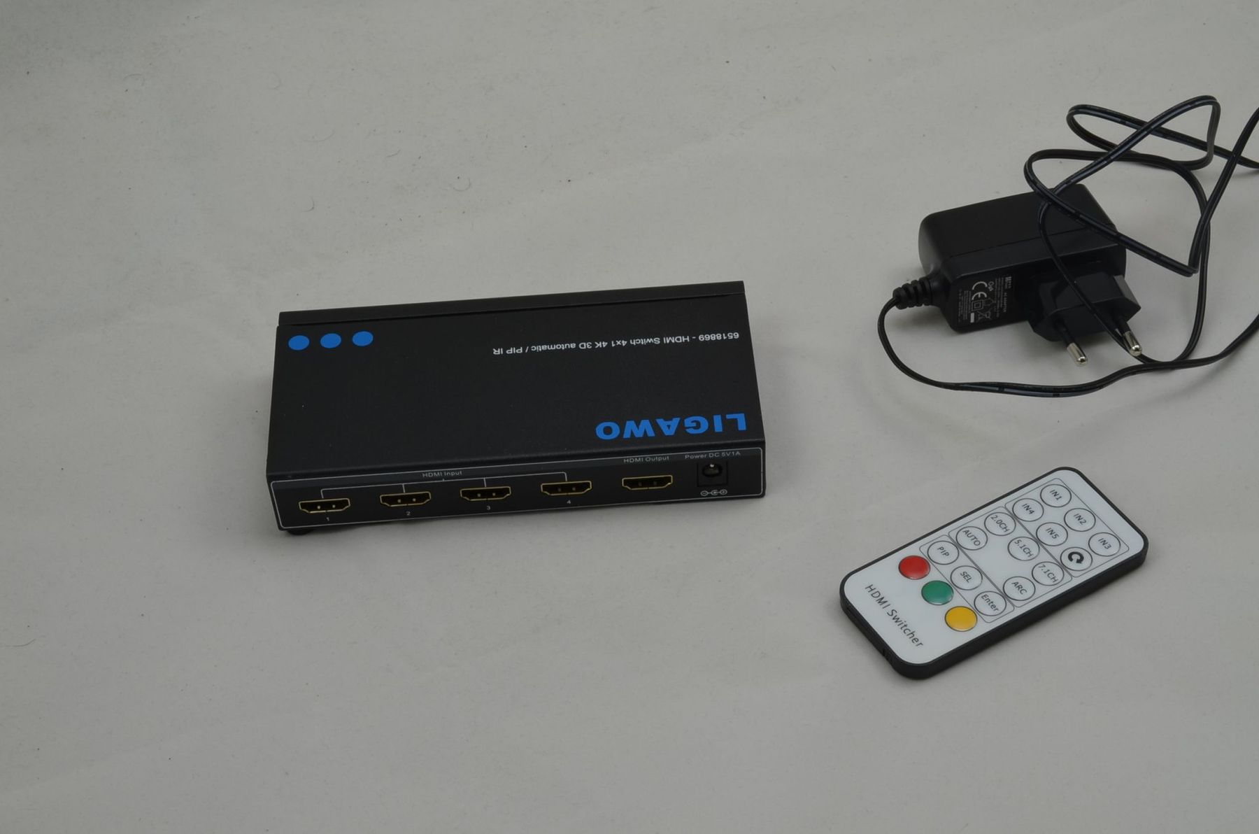 Cavi: HDMI Auto Switch 4x1 4K 3D PIP – Usato da Buchs AG venduto da SellAndBuyX 1