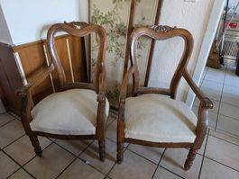 2 fauteuils anciens voir photos