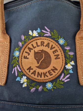 Wunderschöner Fjällräven Laptop 15 mit Blumenbestickung