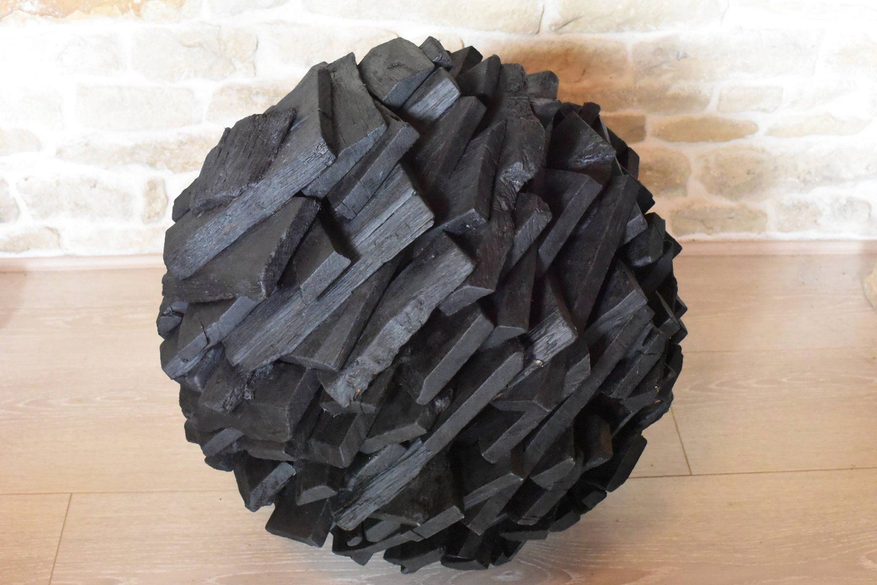 Skulpturen & Statuen: Sculpture Boule en Bois Brûlé et Ciré – Neu (gemäss Beschreibung) aus GEMEAUX von MarcMugnierSculpture