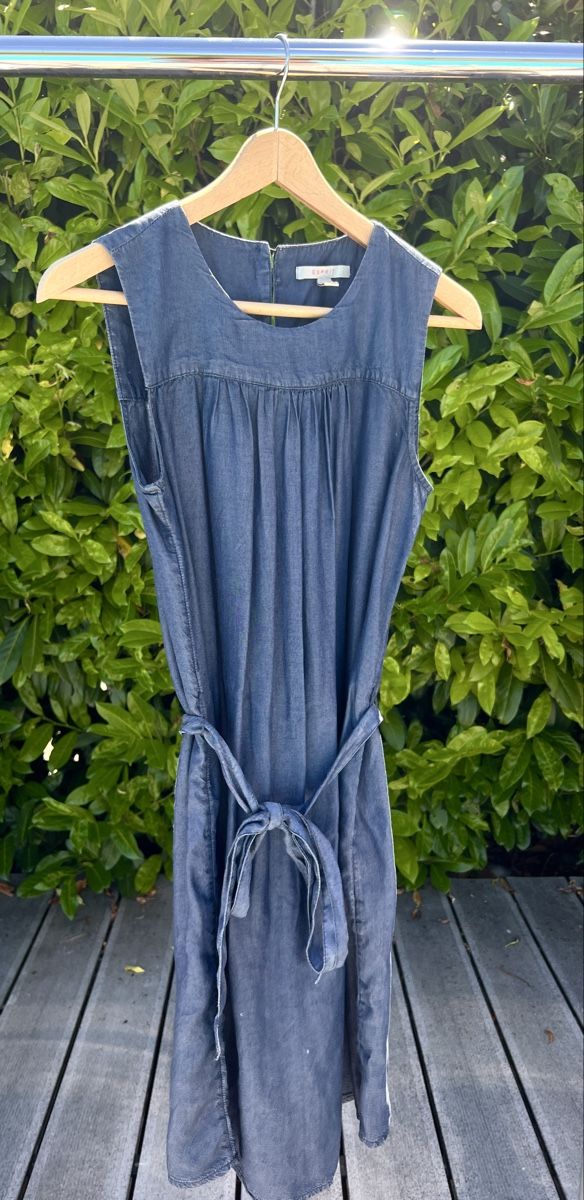 Esprit Vestiti: Robe sans manches bleu denim Esprit – Usato da St-Aubin FR venduto da claramathi