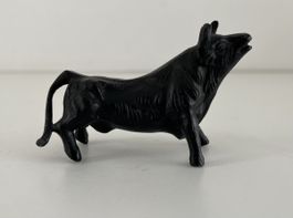 kleiner Stier aus Metall