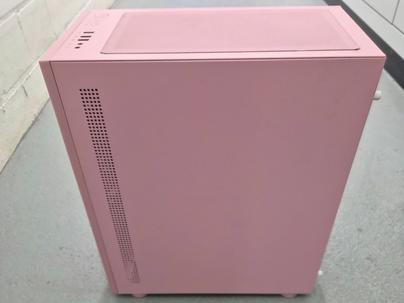 Custodie: Gehaeuse PC rosa – Usato da Domat Ems venduto da tchnesa 3