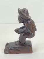 Holzfigur Mann mit Sombrero sitzend handgeschnitzt 22 cm