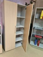 Armoire deux portes. Fabriquée en Suisse