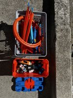 Hot Wheels Rennbahn Set mit vielen Autos gebraucht
