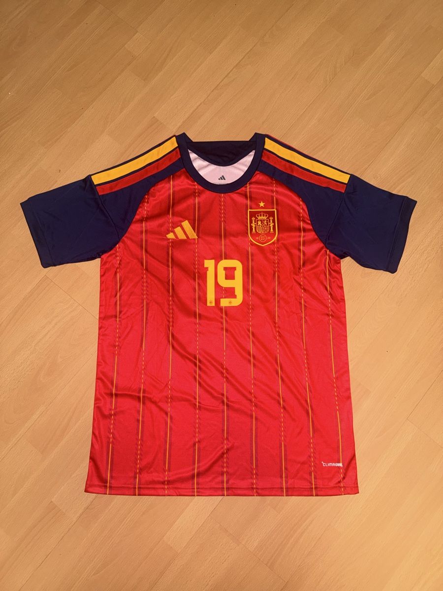 Adidas Canottiere & Pantaloni: Spanien Fussball Trikot Grösse L – Nuovo (secondo la descrizione) da Au SG venduto da Dadi_Mkd