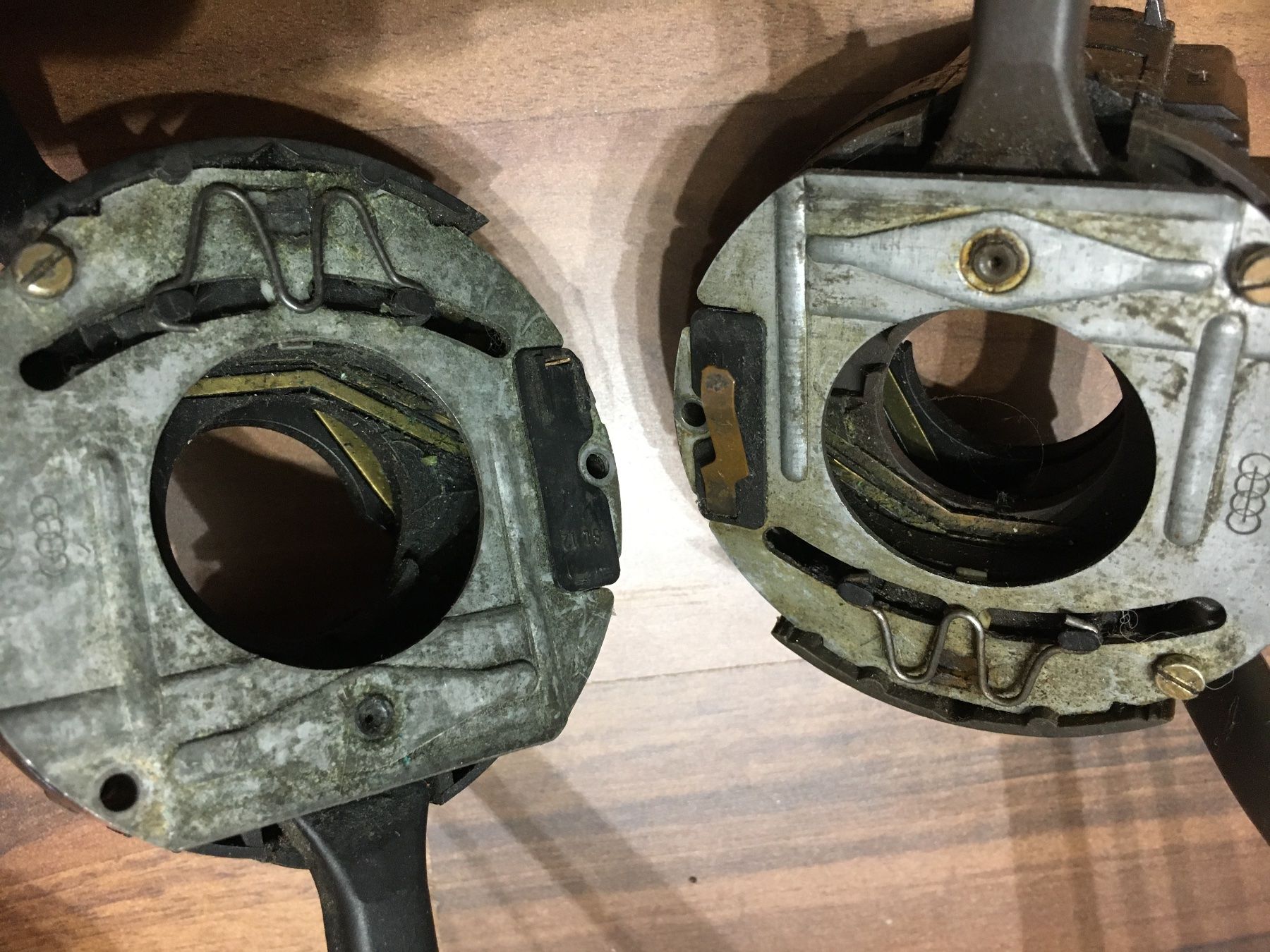 Volkswagen Tutti pezzi di ricambio auto: LENKSTOCKSCHALTER HEBEL VW – Usato da Ittigen venduto da gimii 3