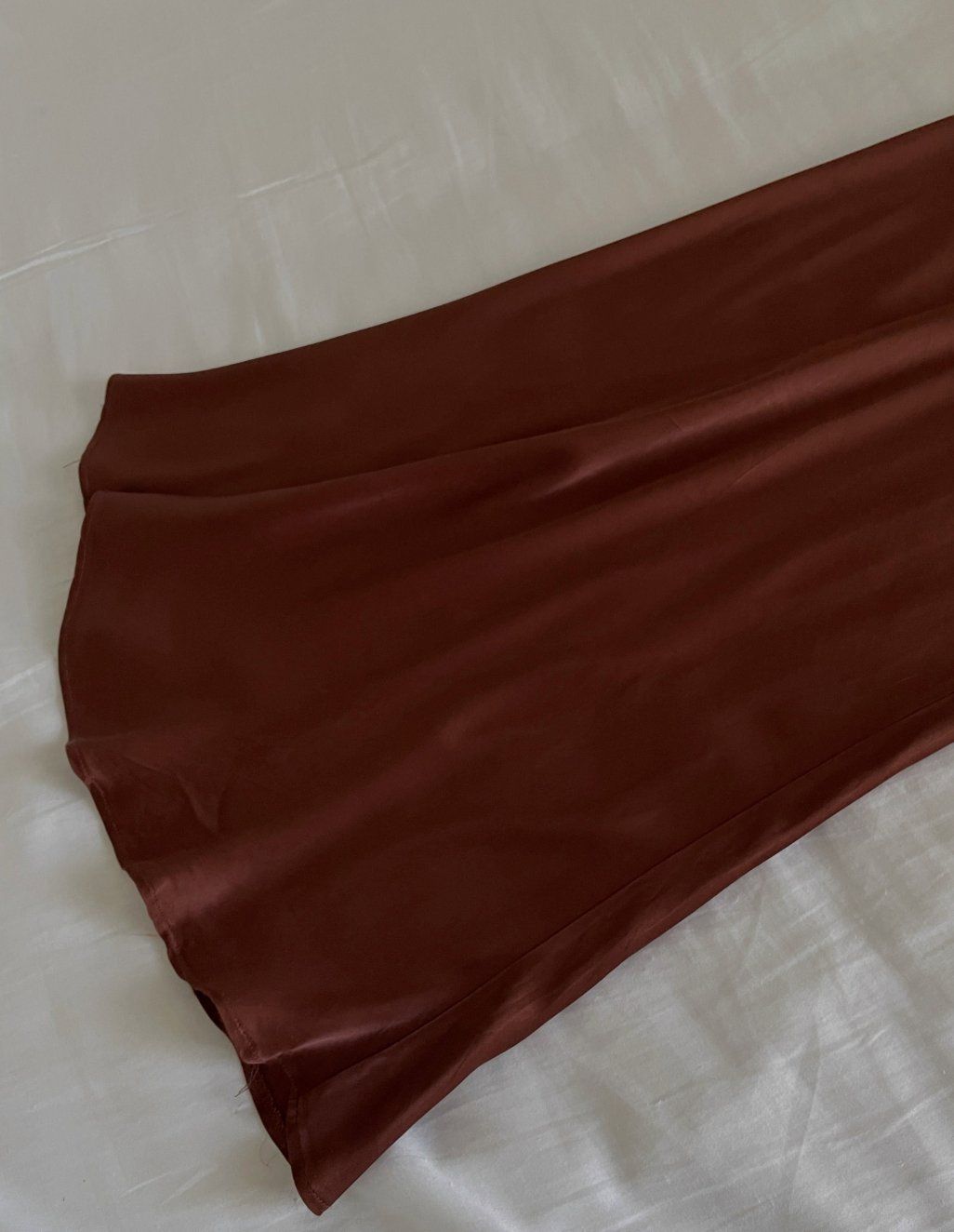 Zara Gonne: Zara brown satin skirt – Usato da Genève venduto da toandfrom 4