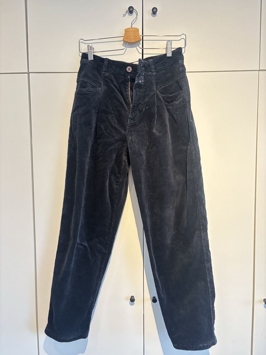 Closed Pantaloni: Coole Cordhose von CLOSED, Gr. 26 – Usato da Zürich venduto da sher_locked