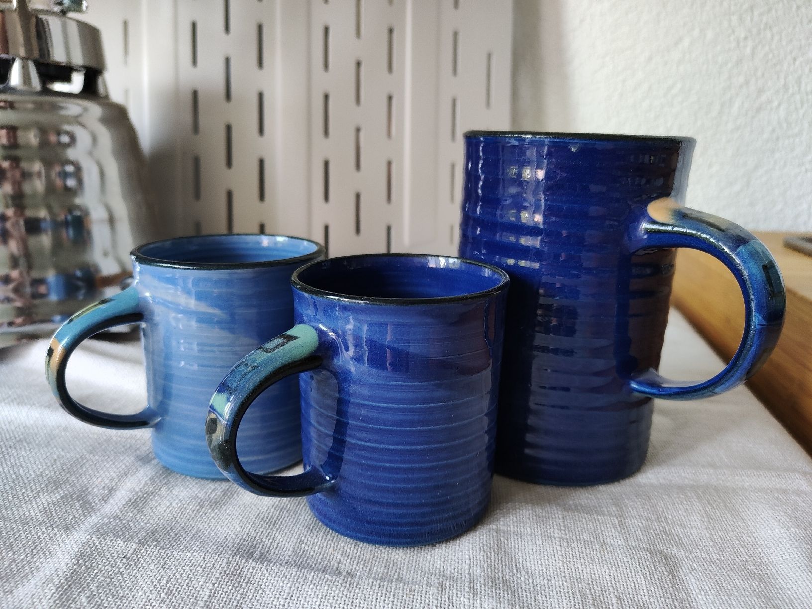 Tassen: Handgemachtes Keramik-Set: 2 Tassen & Milchkännchen – Gebraucht aus Bern von ElisaMag 1