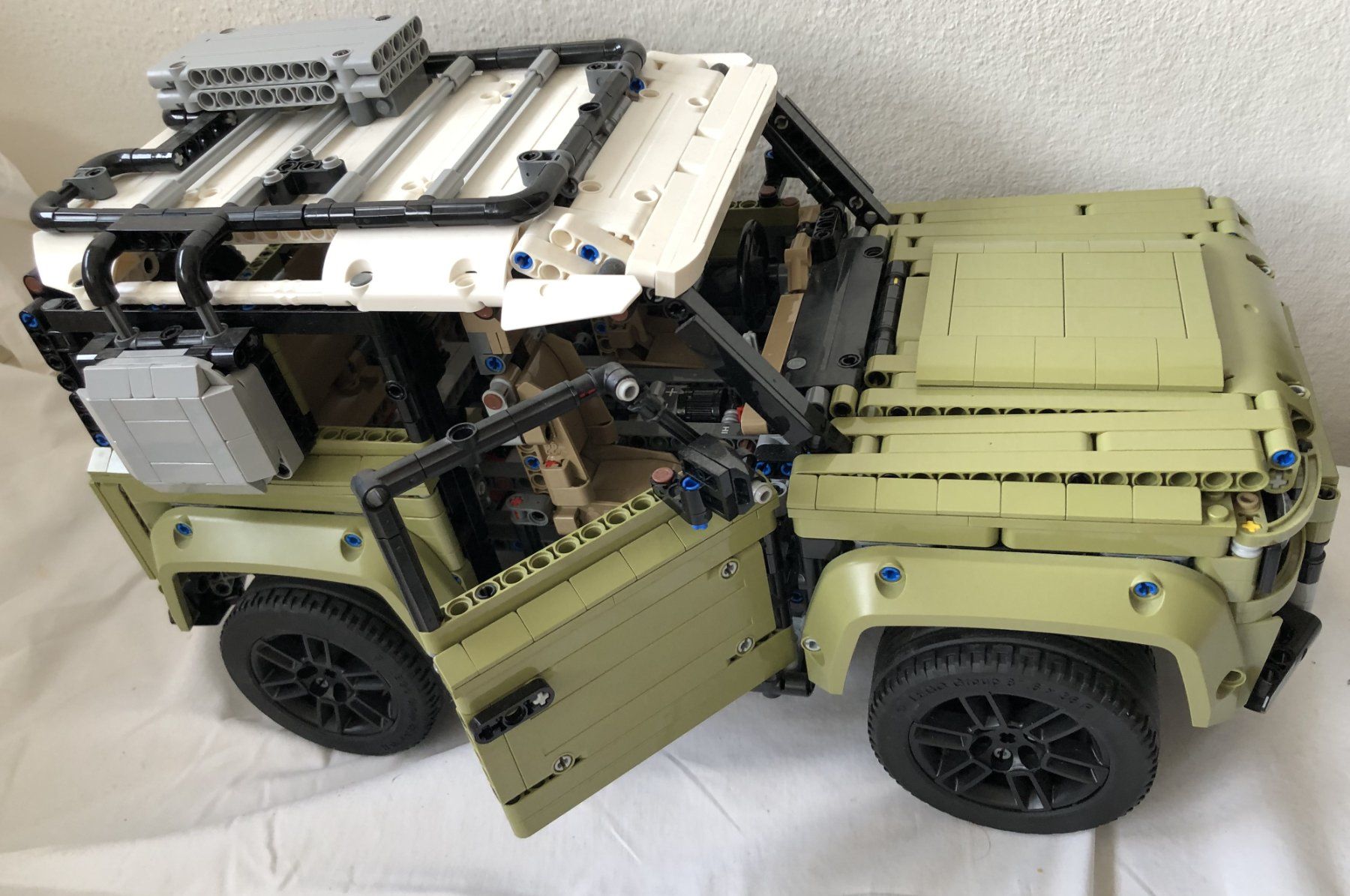 Lego Baukästen: LEGO - Technic - Land Rover Defender - Set 42110 – Gebraucht aus Schaffhausen von  5