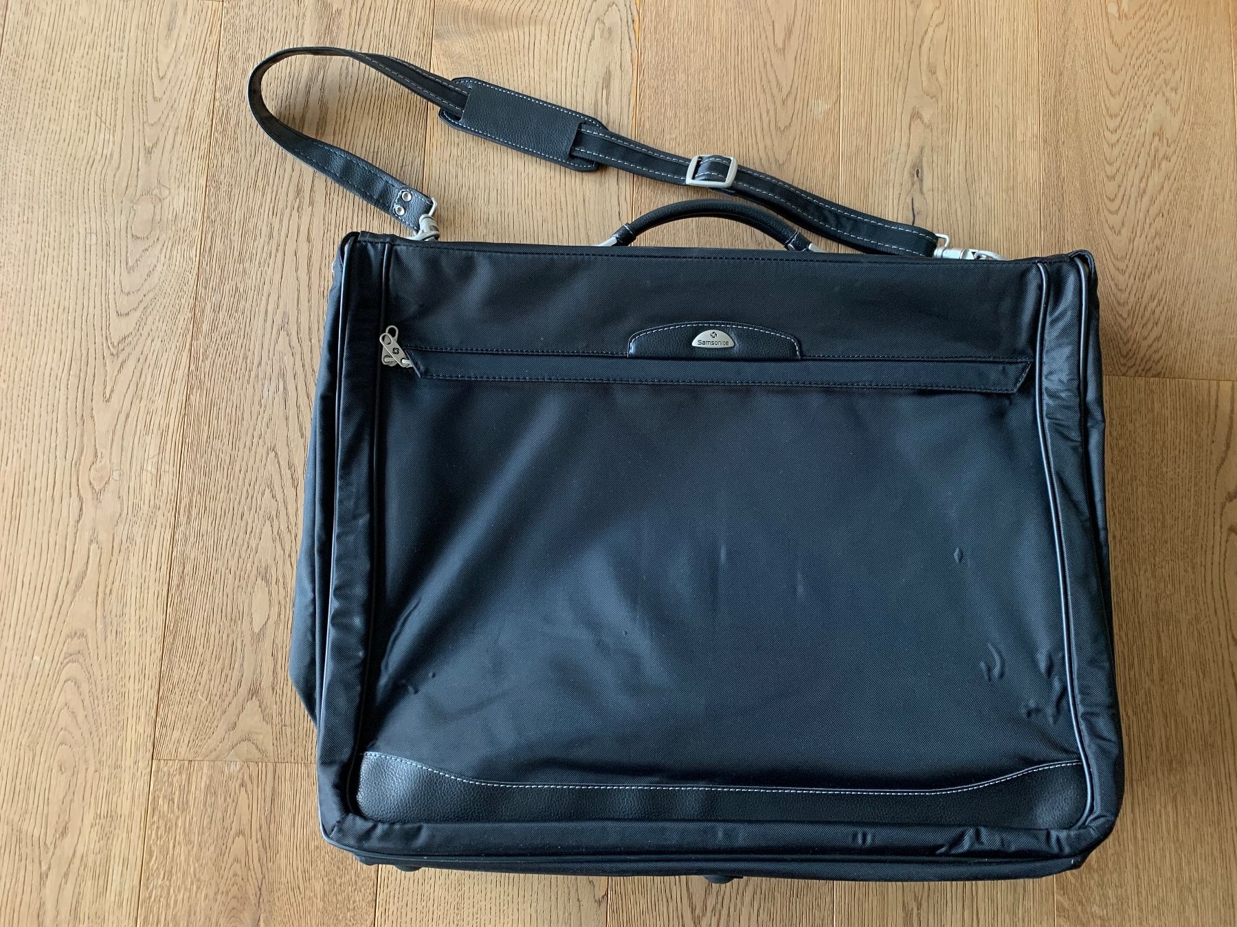 Samsonite Valigie: SAMSONITE Kleidersack wie NEU – Usato da Zug venduto da kuba1972