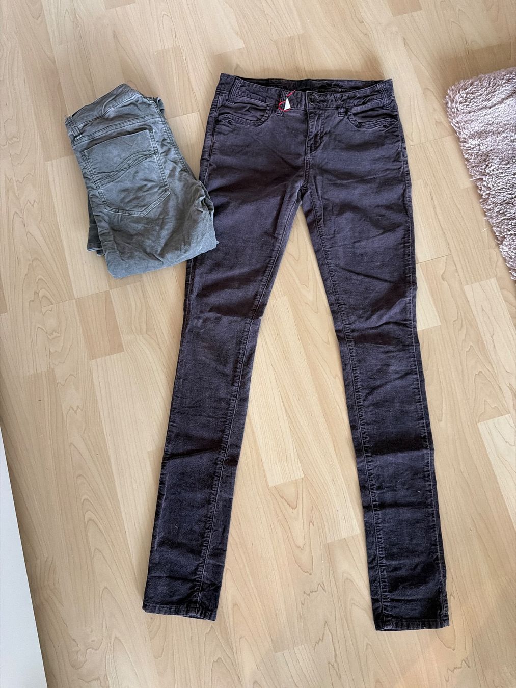 Nile Hosen: 2x Hose von Nile – Gebraucht aus Steffisburg von elle013