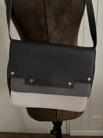 Schöne H&M Tasche in verschiedenen Grautönen - Neu