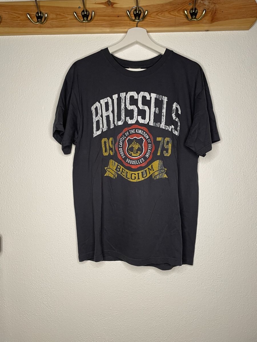 T-shirt: T-Shirt Brussel mit logo – Usato da Capolago venduto da LA.BOTTEGA