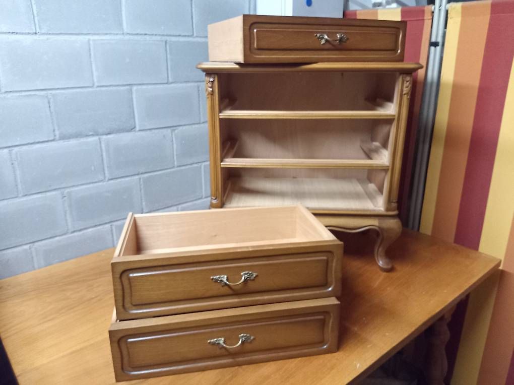 Comodini: Nachttisch Vintage – Usato da Fribourg venduto da Mikele0 1