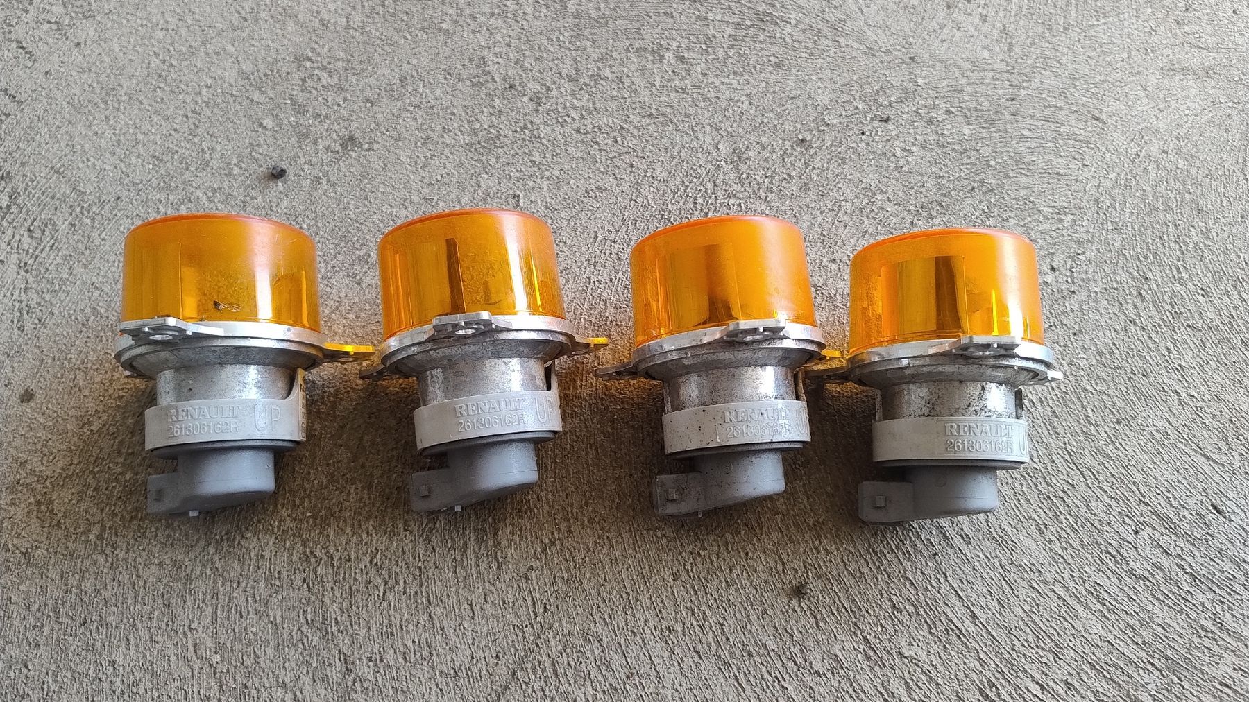 Renault Alle Autoersatzteile: Feu clignotant RENAULT 261306162R – Gebraucht aus Les Charbonnières von alphatec88 1