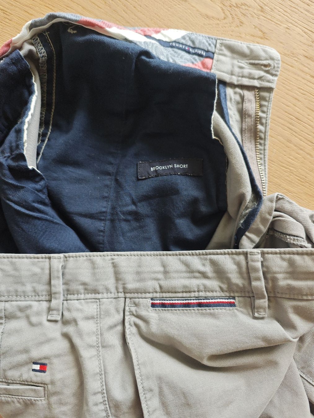 Tommy Hilfiger Pantaloni: Tommy Hilfiger Shorts Grösse M 31 – Usato da Wil SG venduto da diemuellers 3