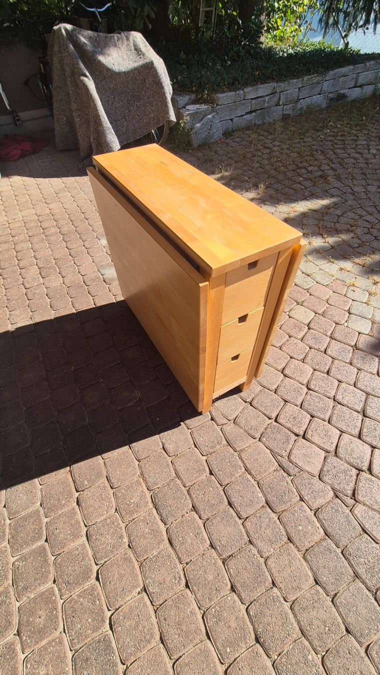 Tables: Holztisch – D'occasion à Wetzikon ZH par phleuen01 2