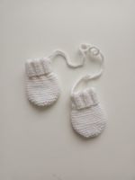 Gestrickte Babyhandschuhe