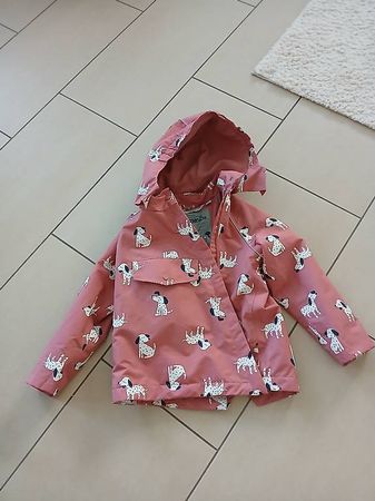Neuwertige Regenjacke grösse 110-116