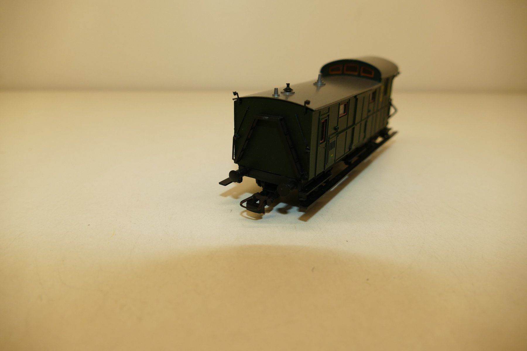 Roco Modellini di ferrovie: Roco H0: DR Gepäckwagen – Nuovo (secondo la descrizione) da Niederhasli venduto da rail-duerst 4