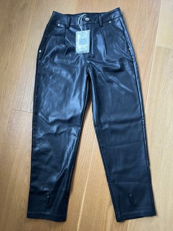 Trendige Kunstlederhose in Schwarz, Grösse S - Neu!