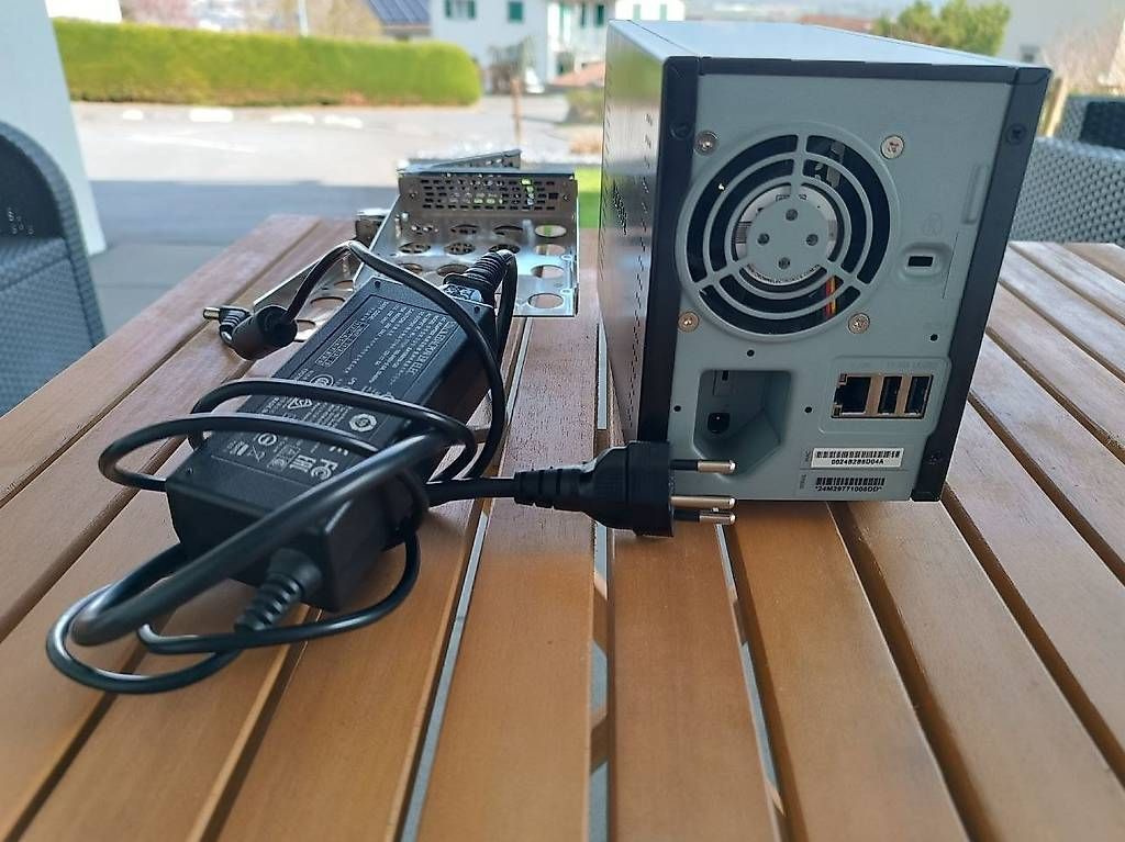 Netgear Server: Netgear ReadyNAS Duo NAS – Usato da Bettwiesen venduto da Wanda003 4
