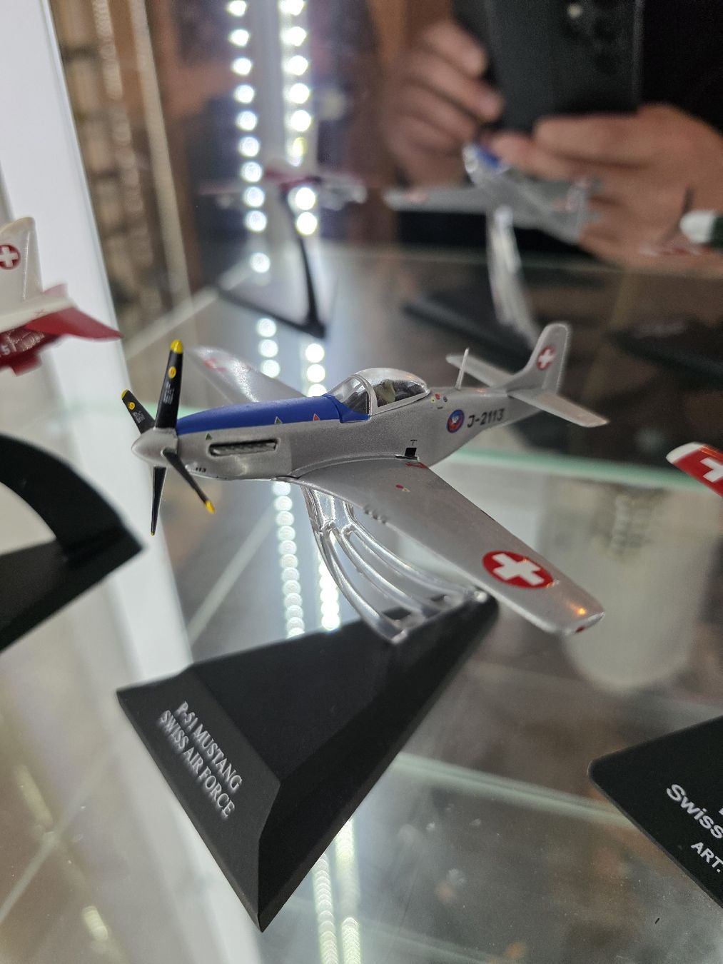 Swiss Kit di modellismo & Modellini statici: Mustang swiss 1:100 – Nuovo e nell'imballaggio originale da Lentigny venduto da kev_j2xf