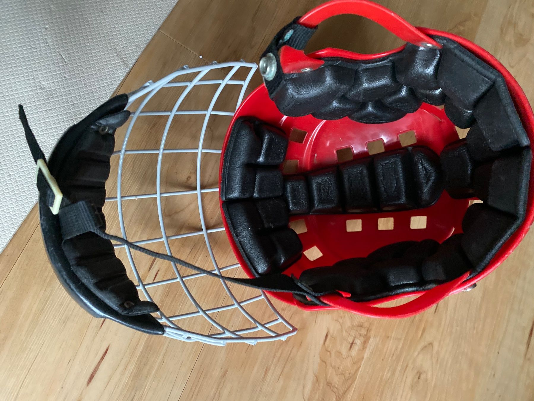 Caschi: Jofa eishockeyhelm junior 51-240 jr mit gitter – Usato da Appenzell venduto da classiccyclingkits 1