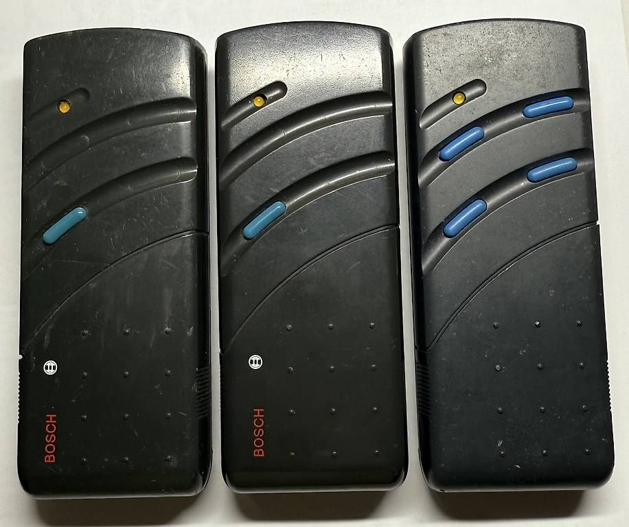 Telecomandi: 3 Original Bosch Garagentoröffner Handsender – Usato da Brugg AG venduto da dom_b2bg
