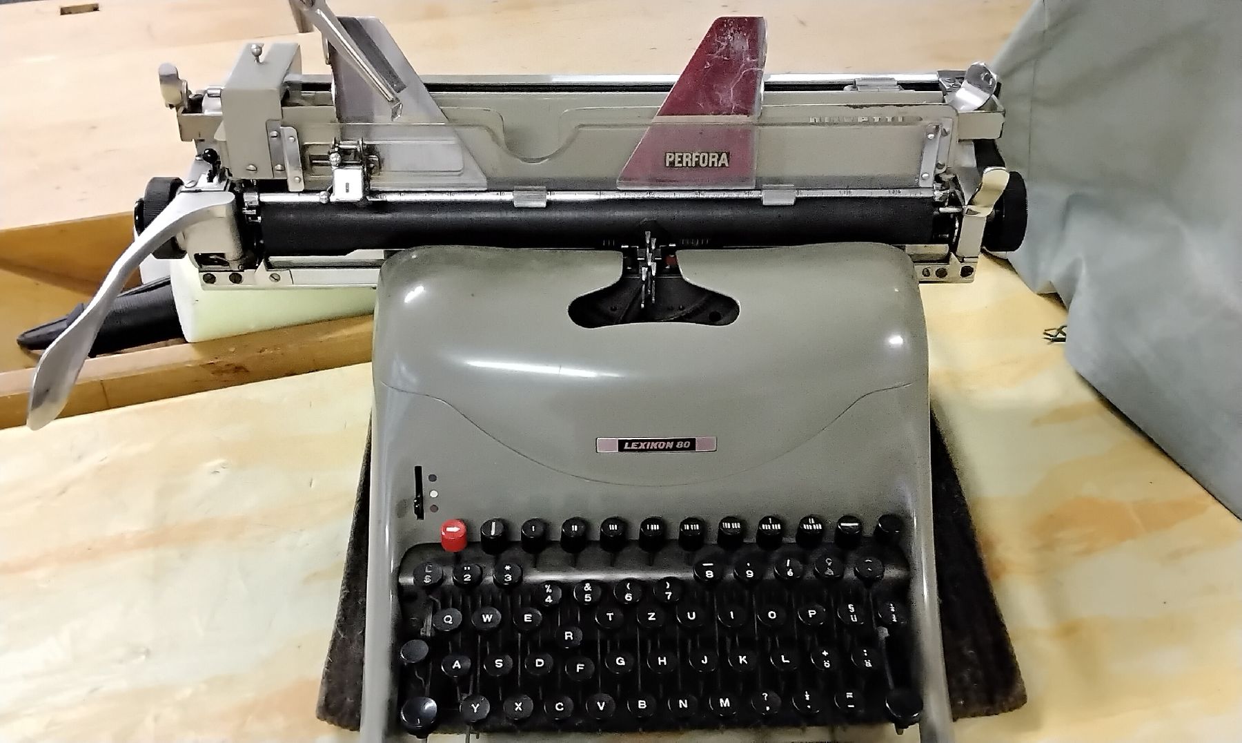 Olivetti Macchine da scrivere: antike Olivettischreibmaschine – Usato da Schwadernau venduto da lil_ysj8 2