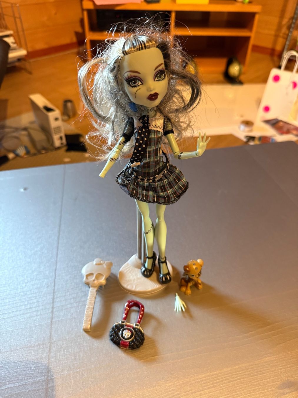 Poupées: Monster High Frankie Stein Basic / Wave 1 – D'occasion à Fribourg par leaahrm 1