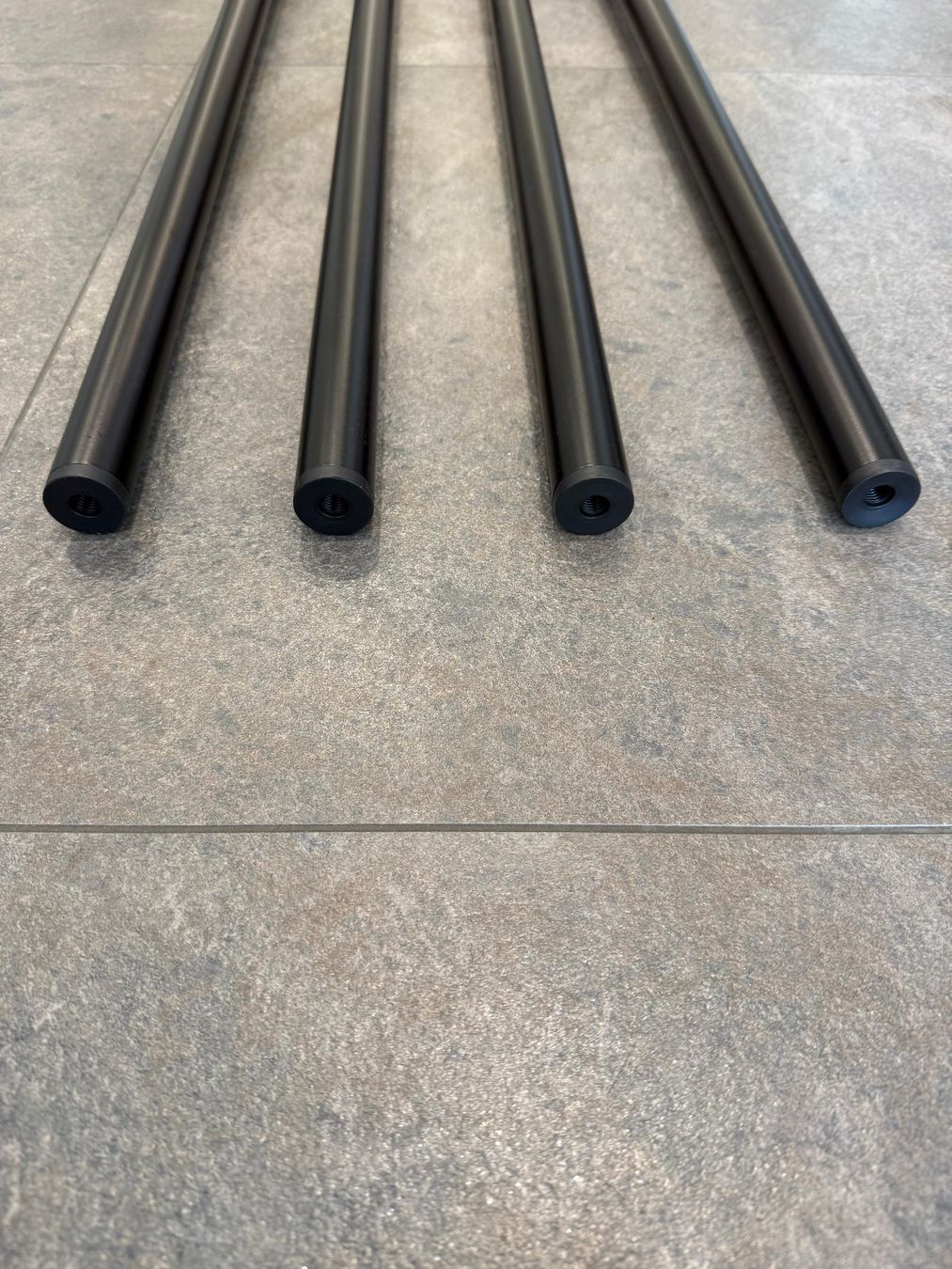 Autre mobilier: 4 Tischbeine, schwarz 80cm lang – Neuf (Voir description) à Sissach par tapasu 2