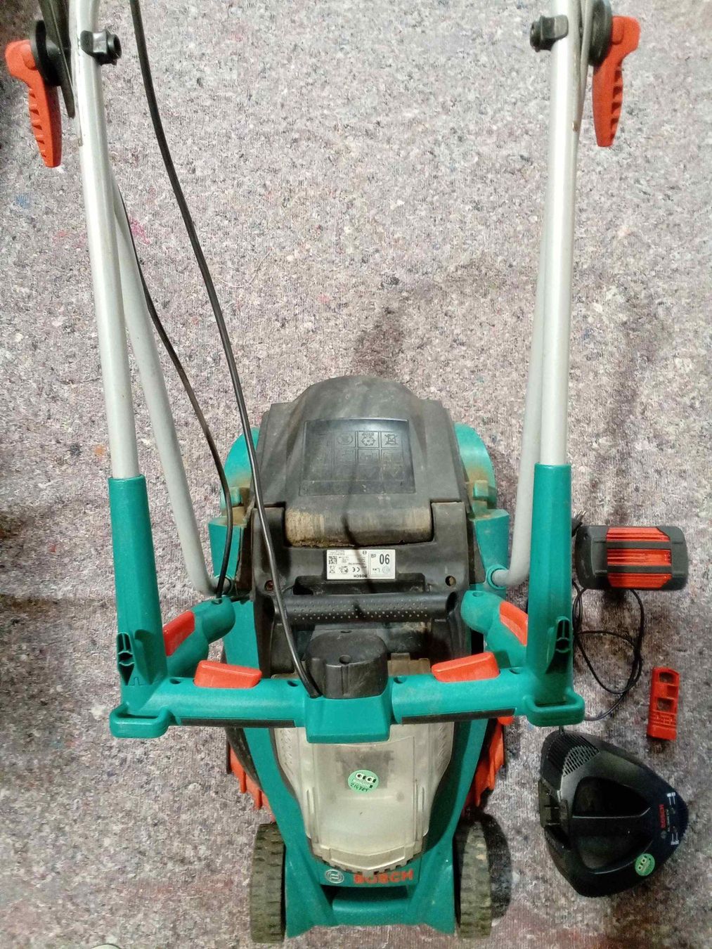 Bosch Rasenmäher: Bosch Rotak 37 – Gebraucht aus Nyon von atelier_nyon