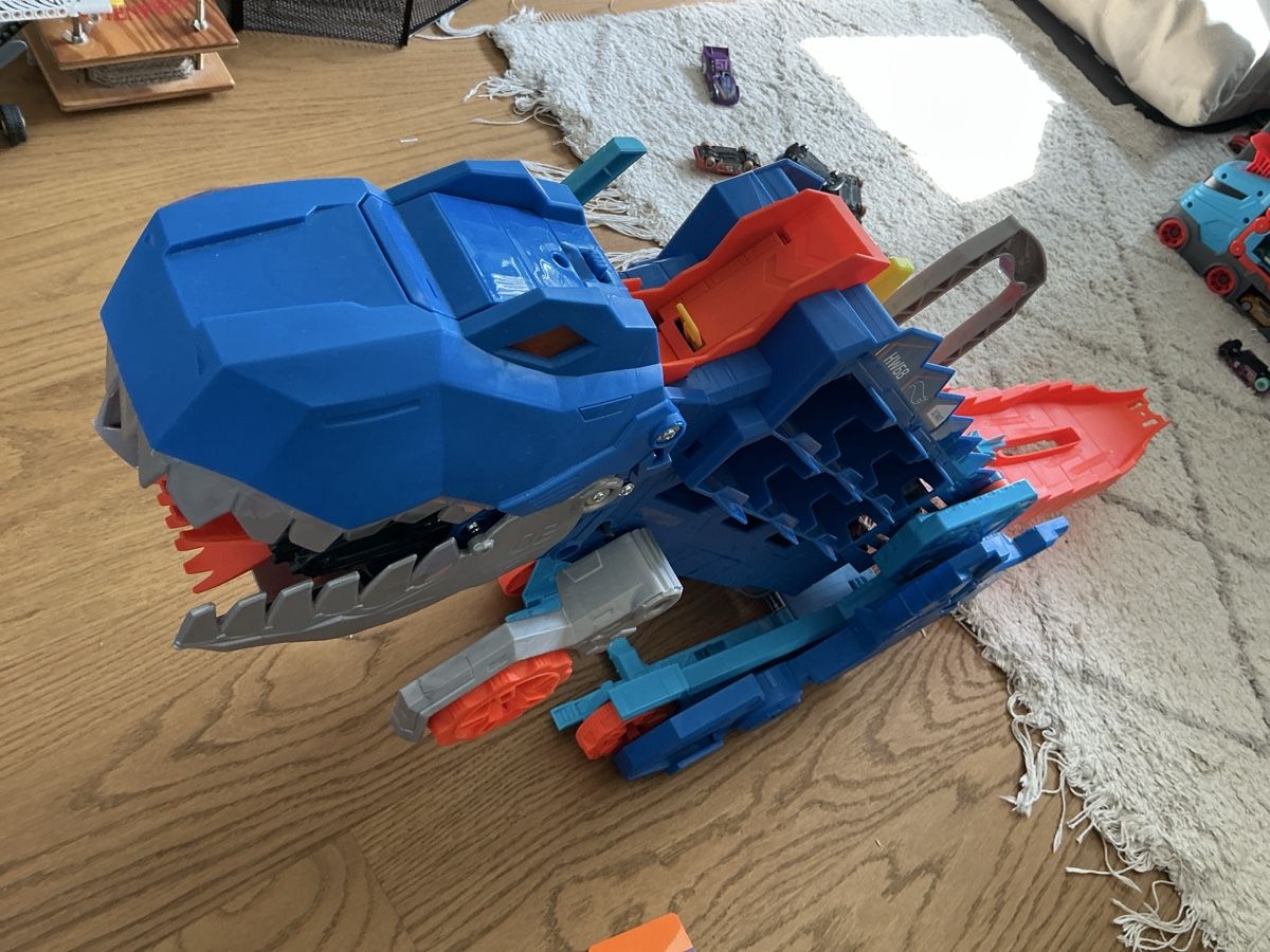 Hot Wheels Spielzeuge: Hot Wheels City Ultimate T-Rex-Transporter  – Gebraucht aus Winterthur von urkscout