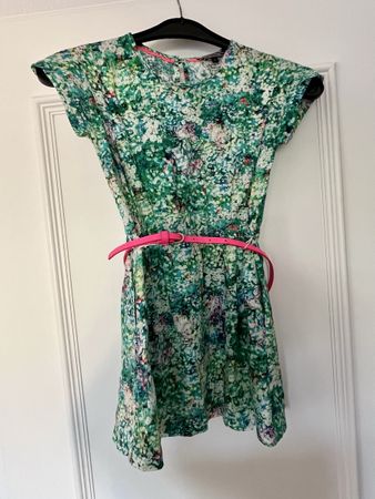 Süsses Tommy Hilfiger Mädchenkleid, Gr. 128, Blumenmuster