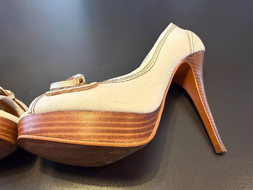 Zara Scarpe da donna: Chaussures à talons Zara – Usato da Goumoens-la-Ville venduto da SandieF 2