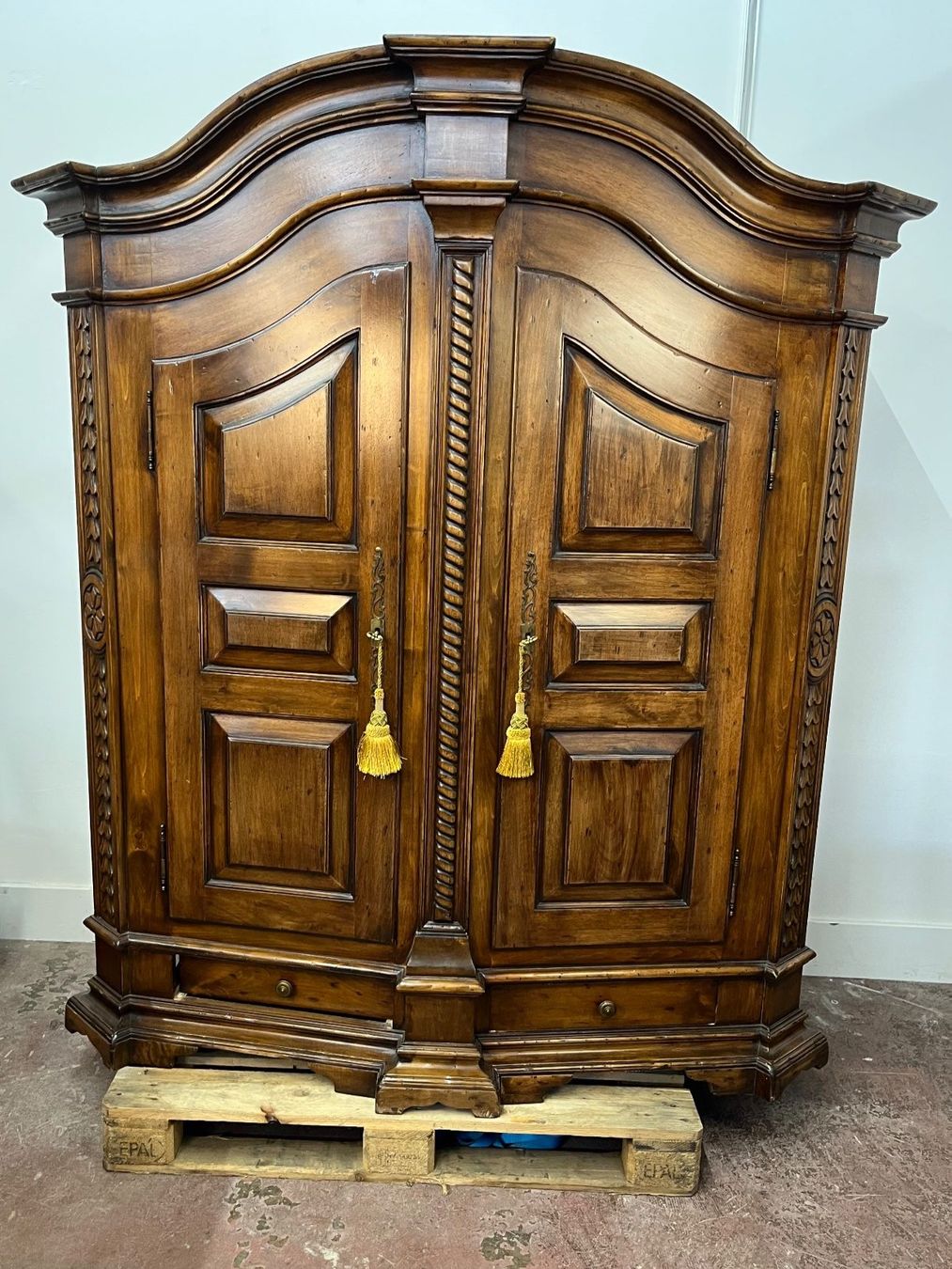 Armadi: Barockschrank – Usato da Luzern venduto da CAZS_Luzern