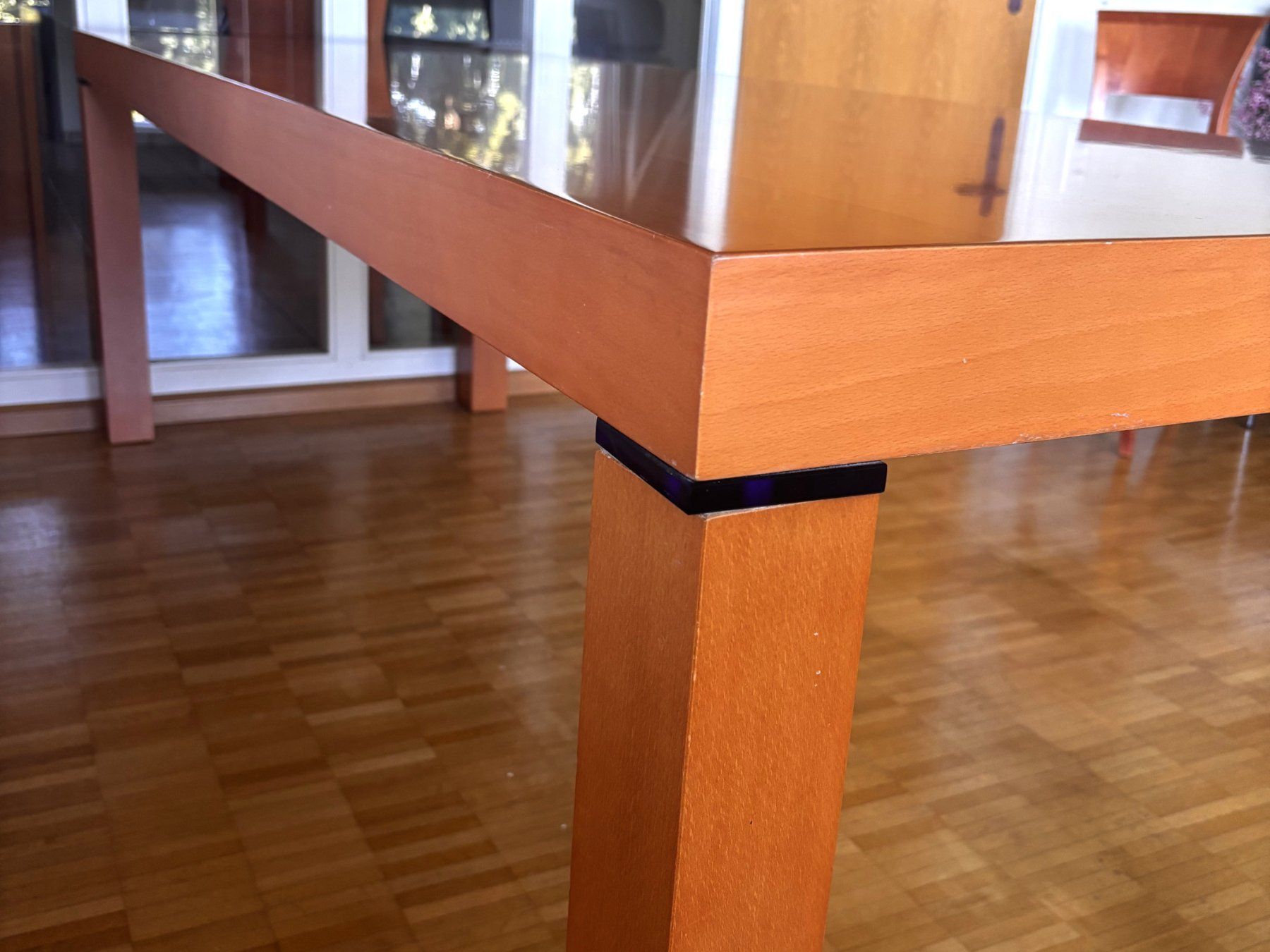Set de table et chaises: Esstisch-Set Kirschbaumoptik, 220cm, 8 Stühle – D'occasion à Basel par Britt_D 2
