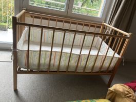 Babybett/Kinderbett, Voll-Holz, sehr guter Zustand!