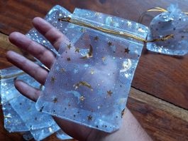 300x Weiss Organza-Beutel Kordelzug und Sternen Mondmotiv