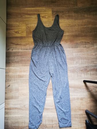 Grauer Jumpsuit, Grösse M, Top Zustand für den Sommer!