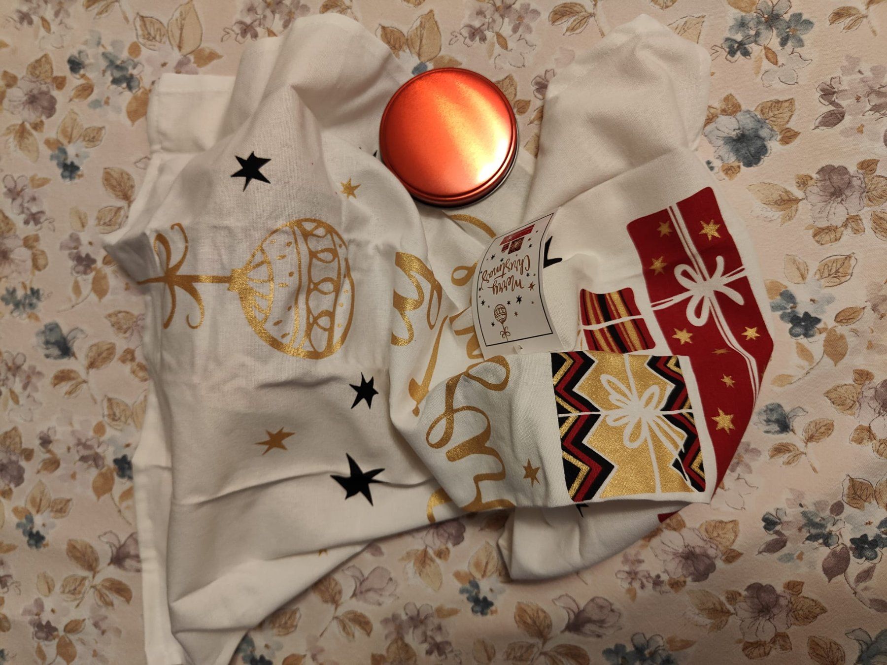 Tissus: Weihnachts Küchenhandtuch im Dose – Neuf avec emballage d'origine à Rancate par Solo_cose_belle 3