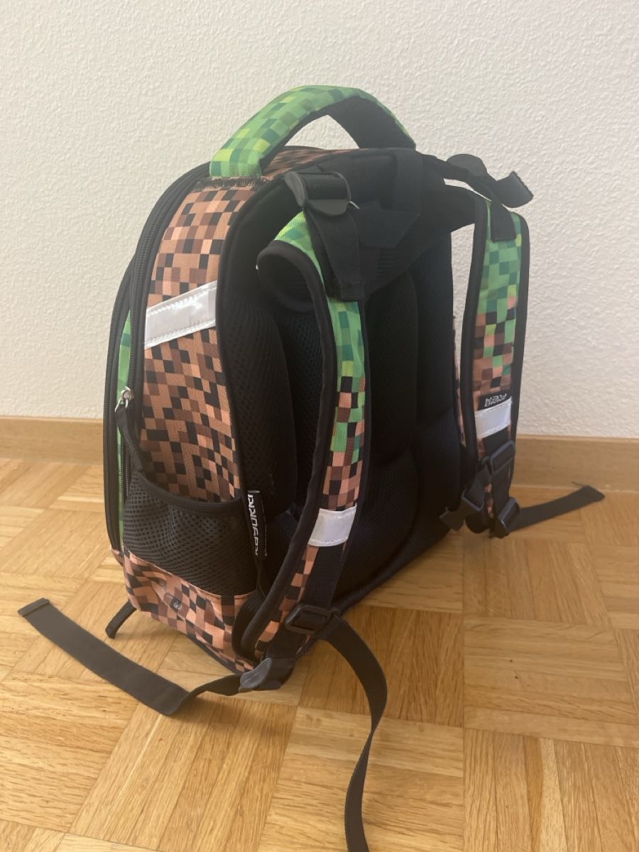 Kindertaschen: Kinderrucksack Minecraft Pixel-Design Grösse 18L – Gebraucht aus Thalwil von janparuzel 1