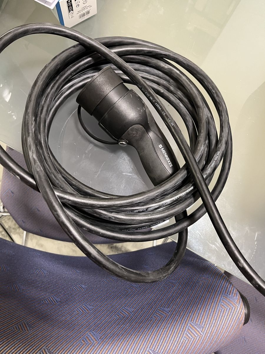 Mennekes Batterie-Ladegeräte: Borne de charge Mennekes – Gebraucht aus Eclépens von Revit19 2
