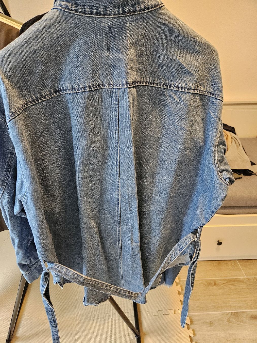 H&M Giacche: H&M Jeansjacke lang mit Gürtel, Gr L – Usato da Dübendorf venduto da ciindarxlla 2