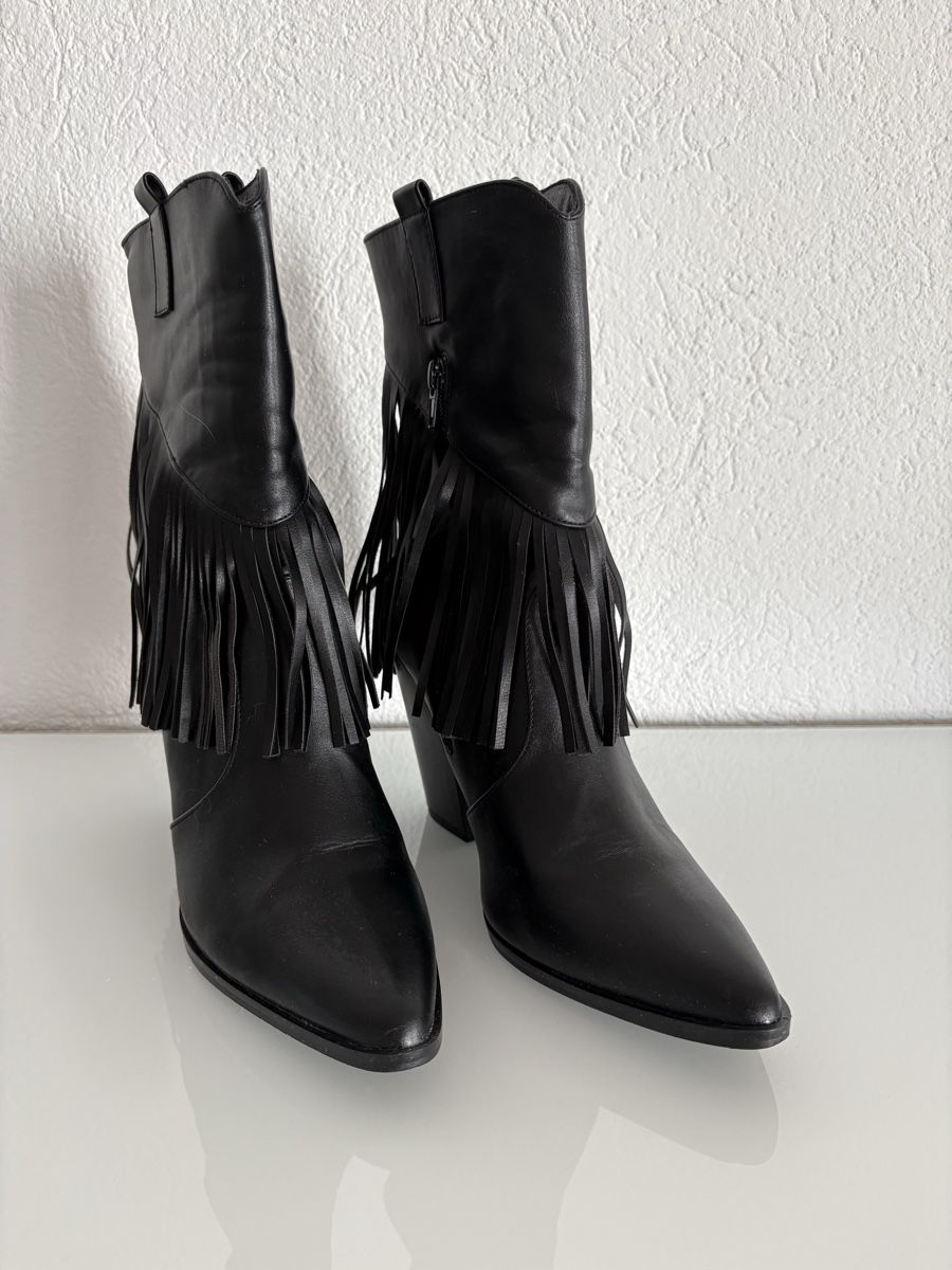 Damenschuhe: NEU: Stiefel mit Fransen – Neu (gemäss Beschreibung) aus Bülach von kittygismo