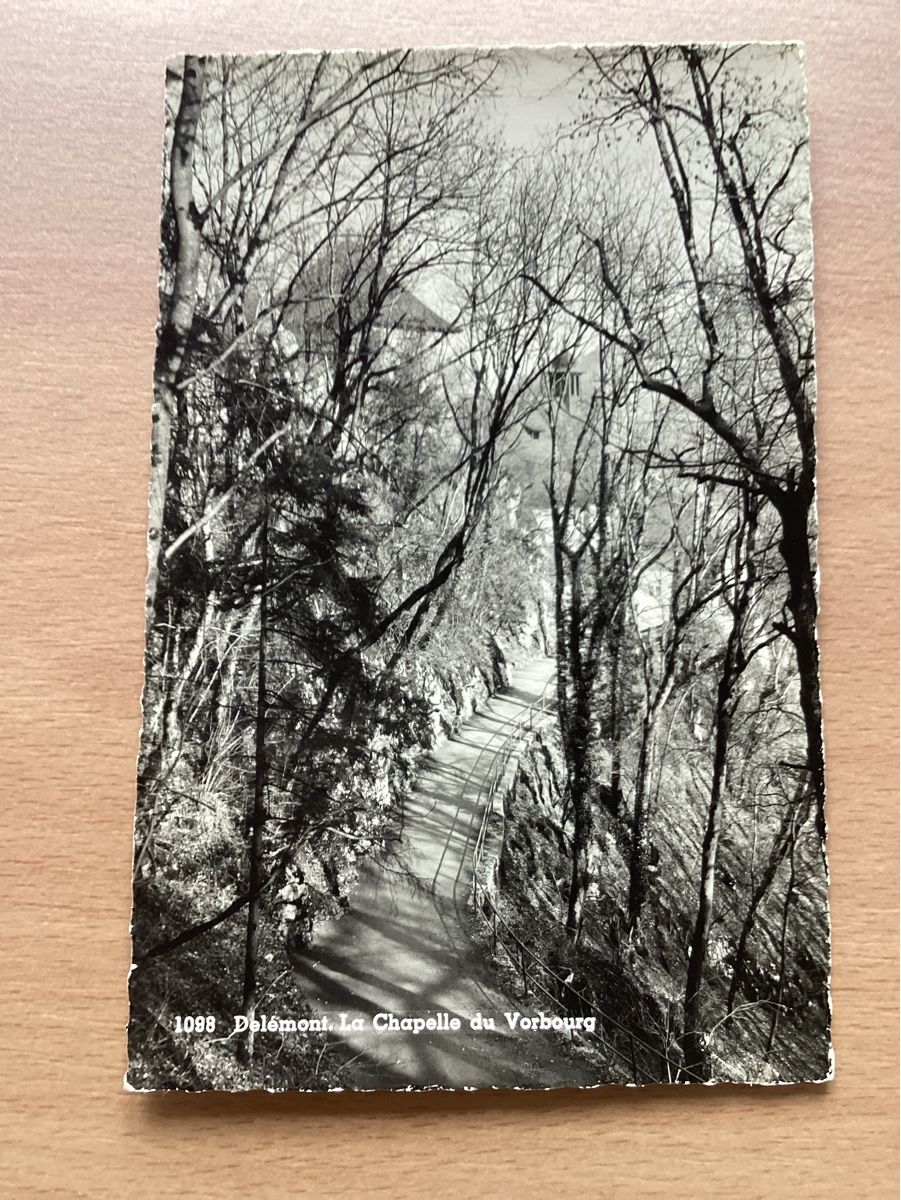 Cartes postales: AK Delemont, La Chapelle du Vorbourg – D'occasion à Wassen UR par SABDOM